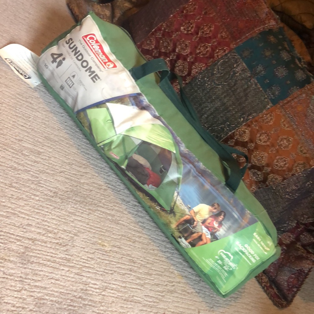 Sundome by Coleman 4 person camping tent lightweight Water resistant